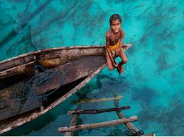 Hidup Terisolir Dari Dunia Luar, Siapa Saja Mereka?