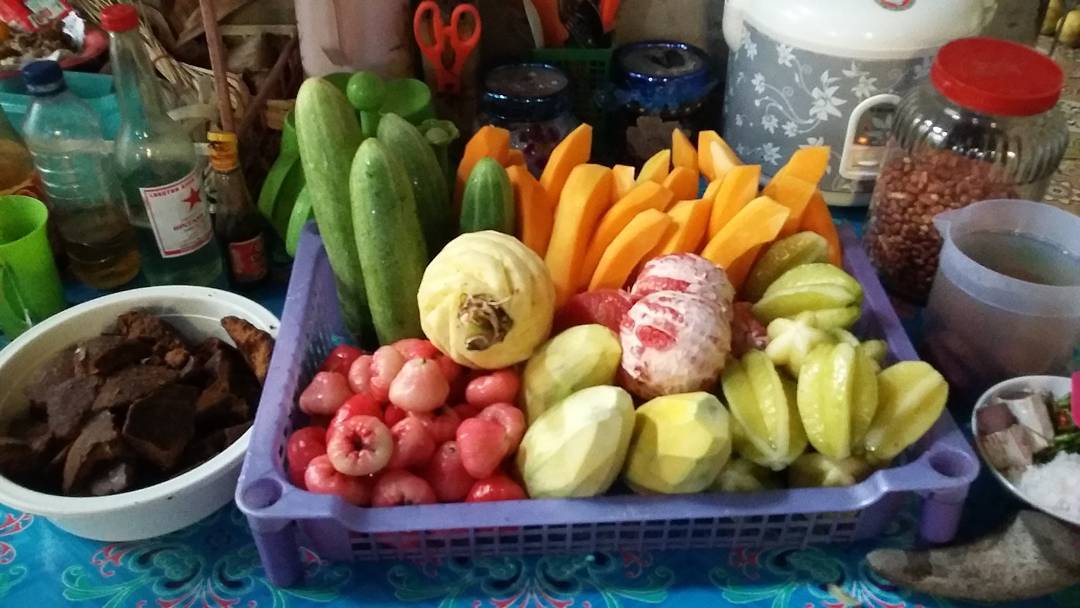 Wajib Dicoba, Inilah Rujak Unik Dari Pulau Natsepa