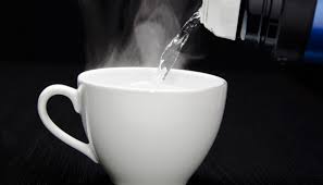 Detoksifikasi Tubuh Anda Dengan Minum Air Hangat