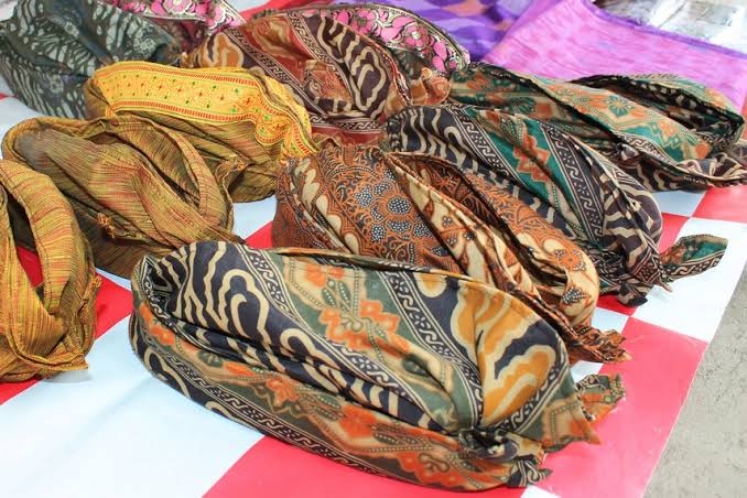 Udeng, Ikat Kepala Khas Yang Dikenakan Laki-Laki Bali