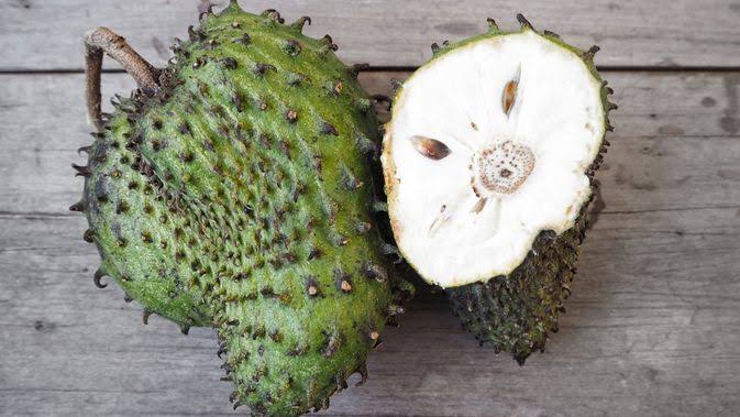 Sirsak, Buah Berduri Lembut Kaya Manfaat 