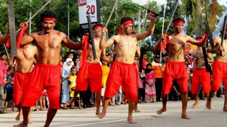 Tarian Perang Khas Maluku Ini Digunakan Untuk Menyambung Tamu Di Acara-Acara Besar