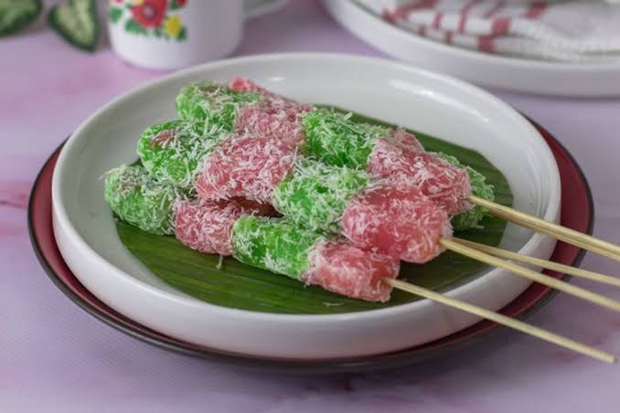 Makanan-Makanan Lezat Ini Memakai Bahan Singkong