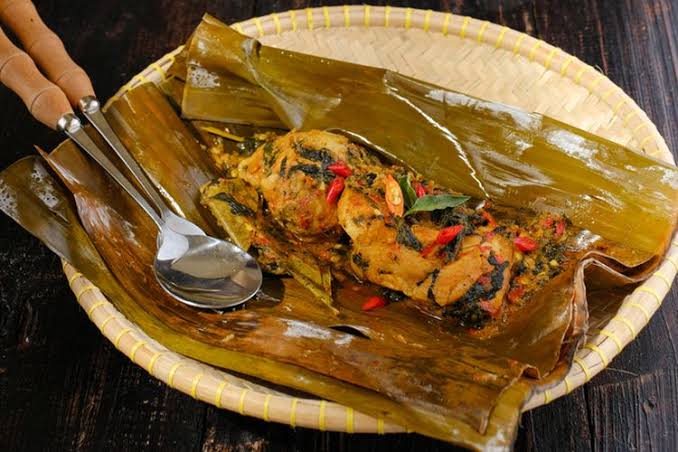Masakan-Masakan Indonesia Yang Menggunakan Daun Untuk Memasak