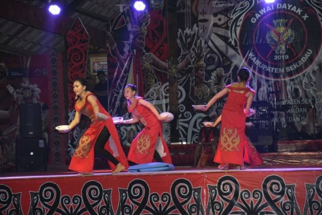 Serupa Tapi Tak Sama, Inilah Tari Piring Khas Kalimantan