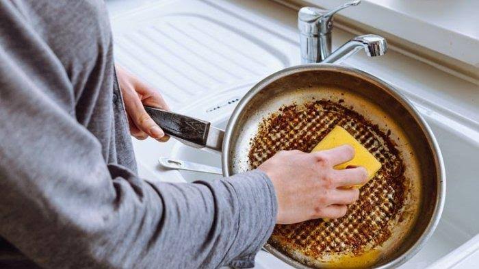 Tips Membersihkan Lemak Membandel Di Wajan