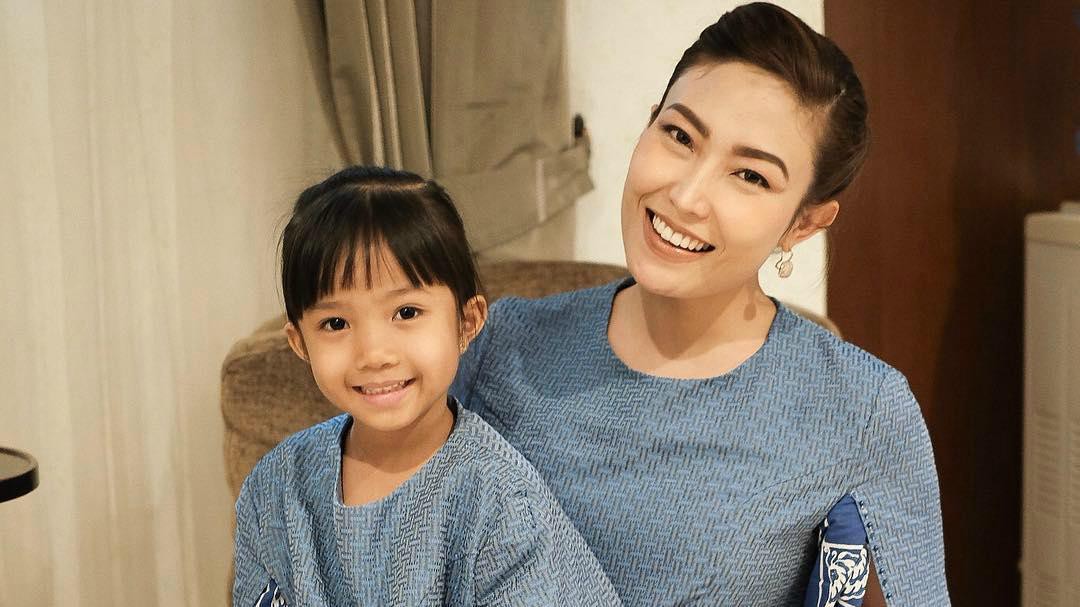 Daftar Makanan Yang Dikonsumsi Ayu Dewi Untuk Menjaga Penampilan Cantiknya