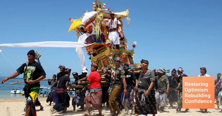 Ini Dia Salah Satu Upacara  Adat Di Bali Yang Mendunia..!!