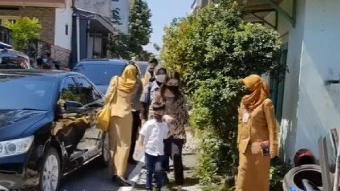 Viral Momen Jan Ethes Masuk SD, Inilah Manfaat Mengantar Anak Pada Hari Pertama Sekolah