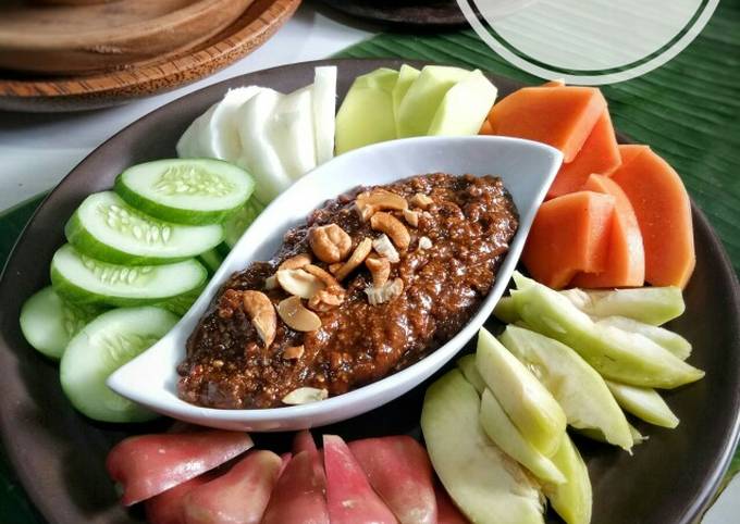 Resep Rujak Bumbu Kacang Mete